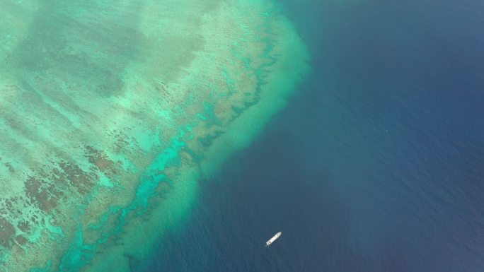 西沙群岛北礁无人灯塔航拍
