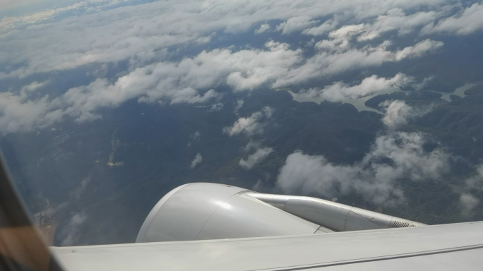 飞机上云层拍摄