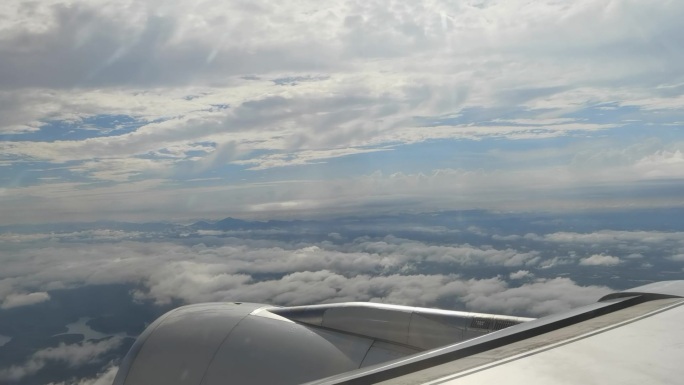 飞机上云层拍摄
