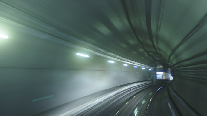 春节回家旅途城市地铁列车穿梭轨道交通隧道