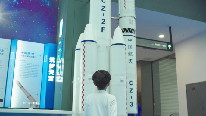 小孩男孩航空航天科技馆梦想强国博物馆火箭