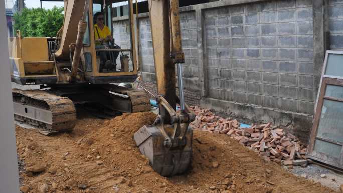反铲挖掘房屋修建挖坑挖土机