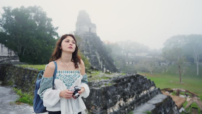 Tikal国家公园的女性摄影