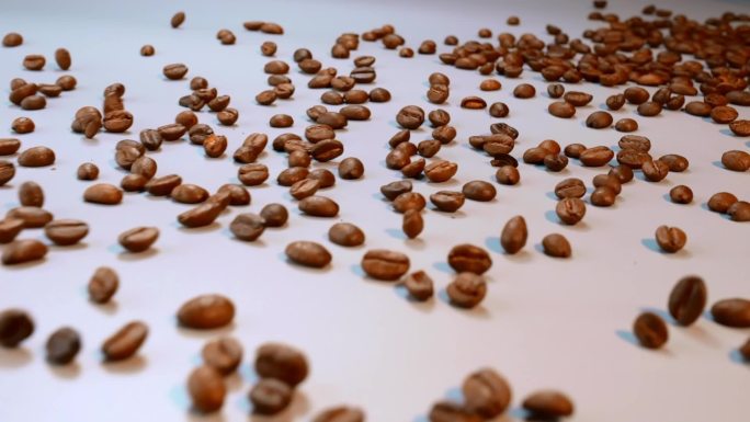 咖啡广告视频咖啡豆滚动升格镜头