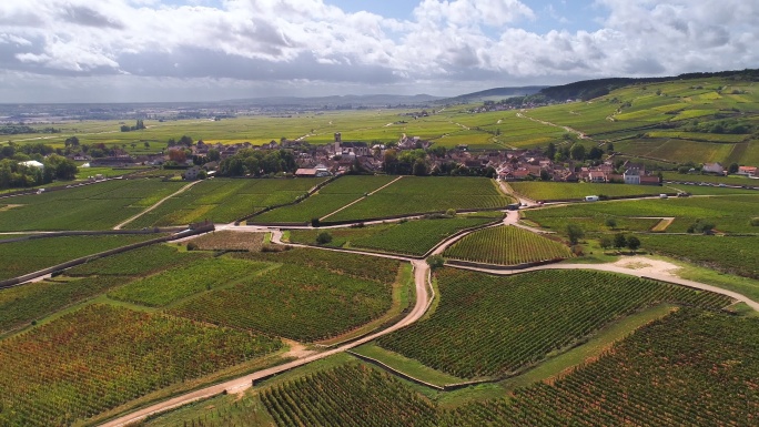 风景如画的法国村庄和葡萄园
