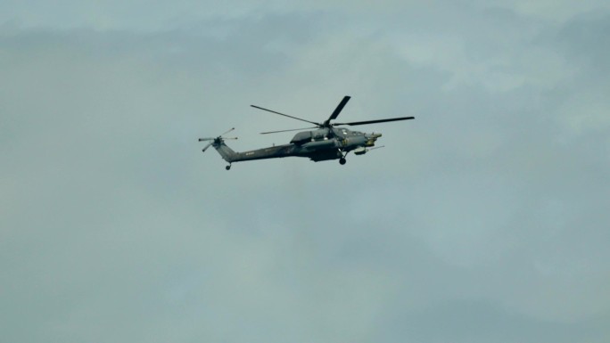 防止地面导弹袭击的军用直升机