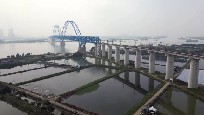 大湾区南沙港铁路高架钢铁桥梁