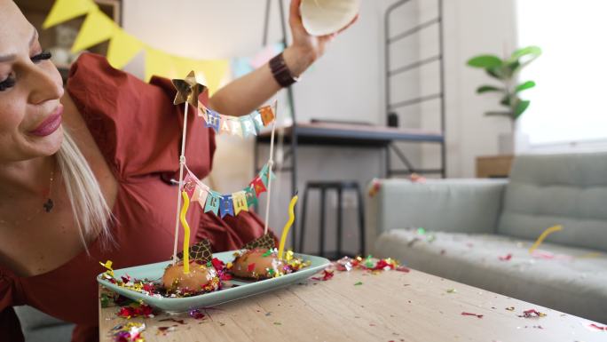 独自庆祝生日休闲开心室内