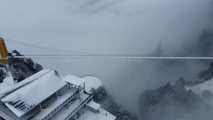 大疆航拍达州八台山玻璃桥雪景