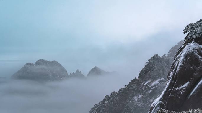 安徽黄山雪景风光云海延时短片