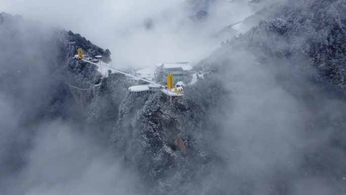 大疆航拍达州八台山玻璃桥雪景云海