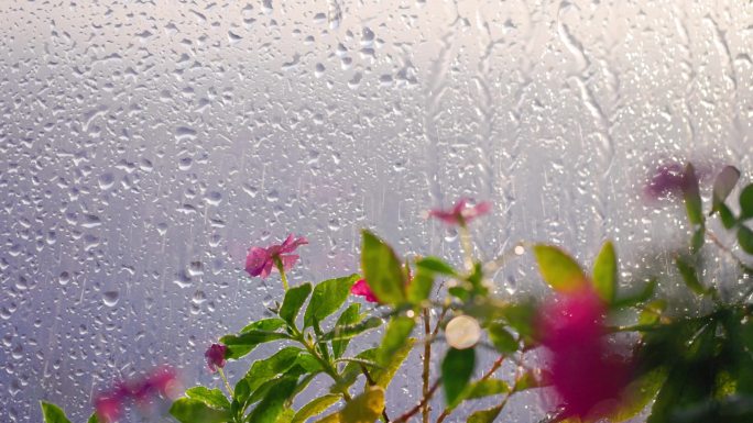玻璃窗雨滴雨水慢动作