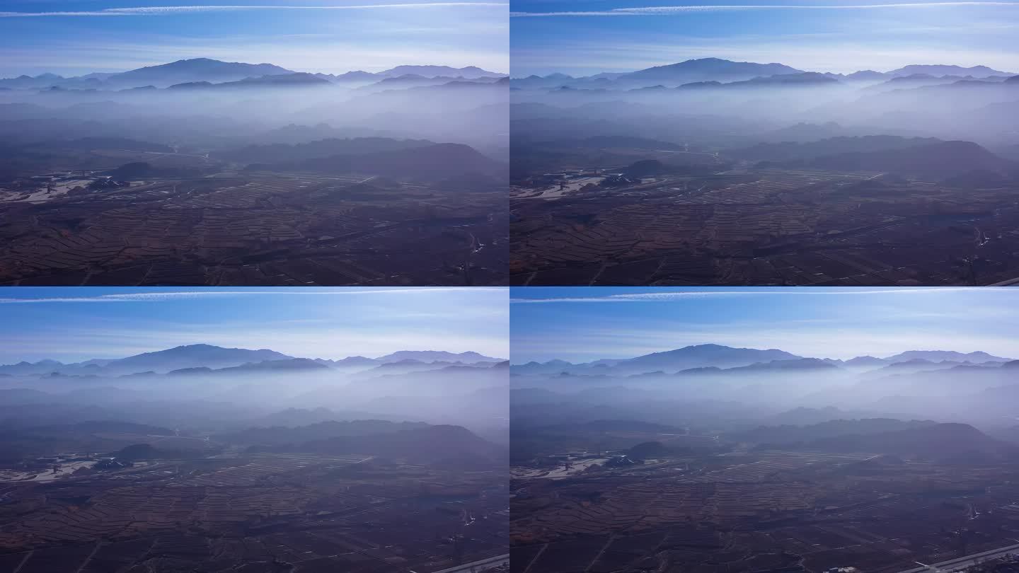 云雾环绕的七彩丹霞山