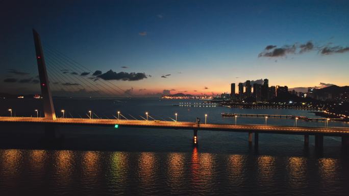 航拍深圳湾大桥夜景长镜头