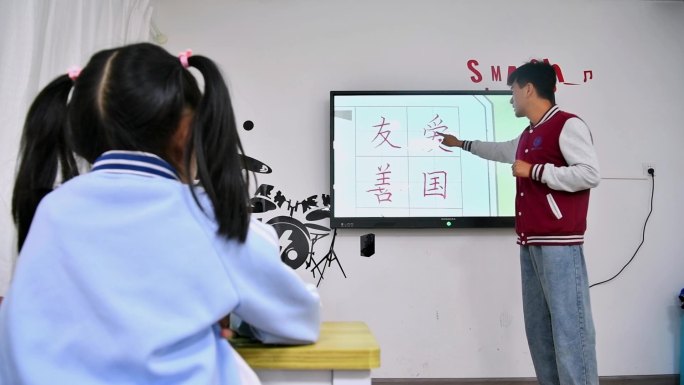 小孩学生儿童学习硬笔书法练习写字