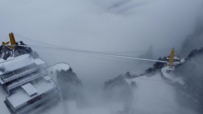 八台山航拍玻璃桥雪景
