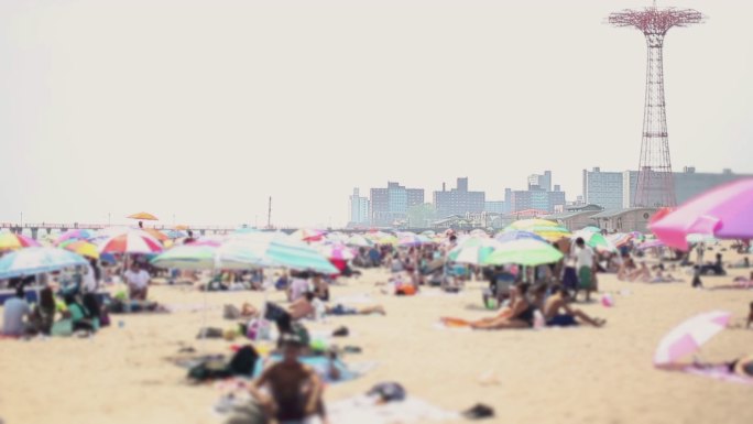 科尼岛海滩夏季避暑阳光沙滩人群遮阳
