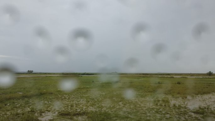 雨中的汽车雨天车窗外