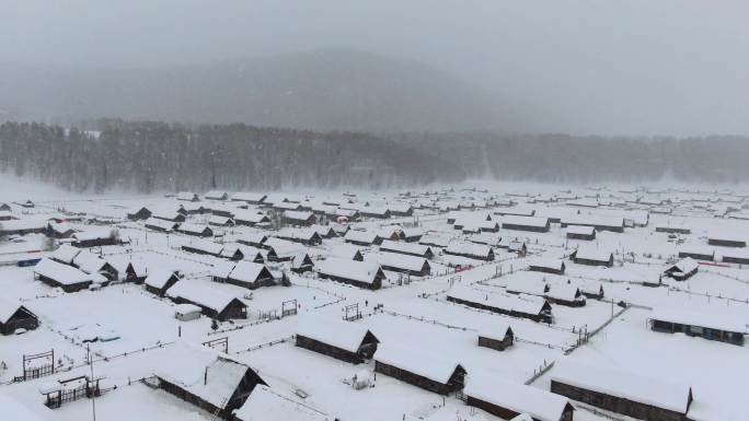 新疆阿勒泰禾木村下雪航拍 下雪村庄航拍