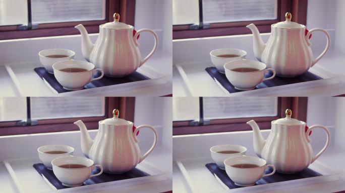 木制桌子上的茶壶和茶杯，茶道概念