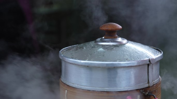 早餐店热气腾腾包子蒸笼