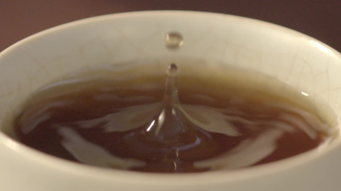 茶慢镜头滴水