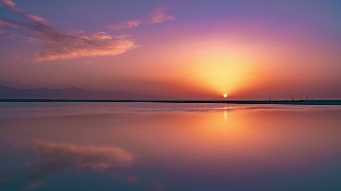 青海芒崖 翡翠湖天空之镜日落延时摄影