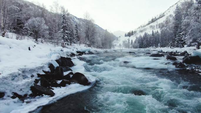 新疆喀纳斯冰河 冰雪融化 冰河流水