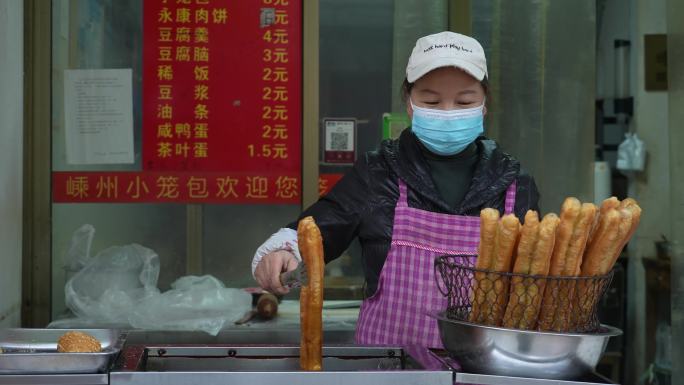 早餐店炸油条