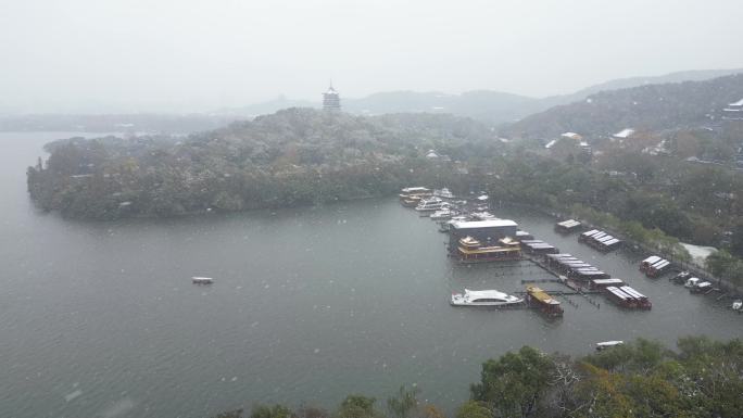 杭州西湖苏堤雷峰塔冬季雪景