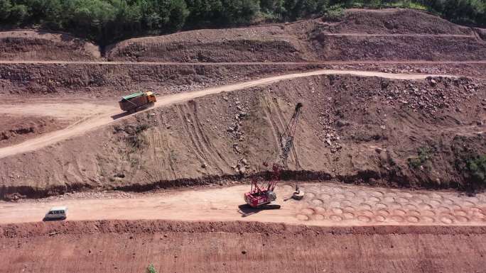 工程机械 挖掘机 矿山施工 高速公路建设