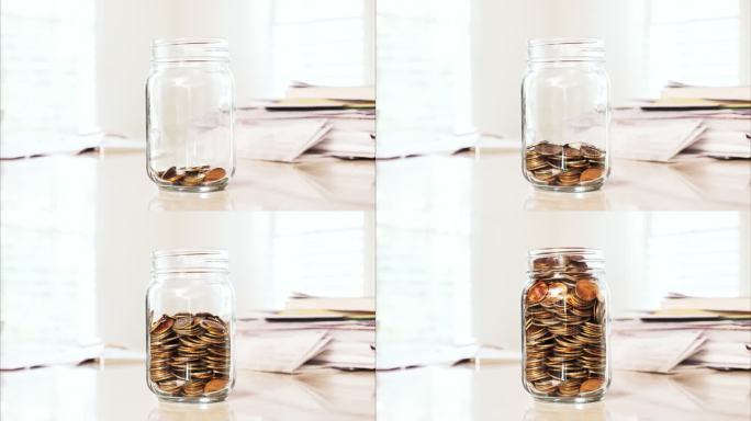 罐子里的硬币小猪存钱罐储钱计算记账