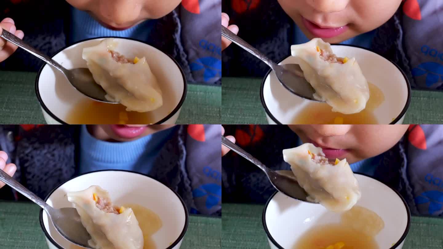 吃饺子的孩子