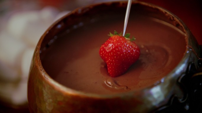 巧克力蛋糕配水果草莓巧克力