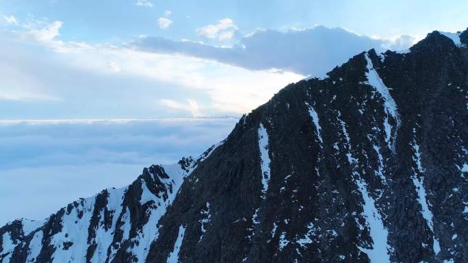 四川巴郎山雪山日落美丽云海风景航拍延时