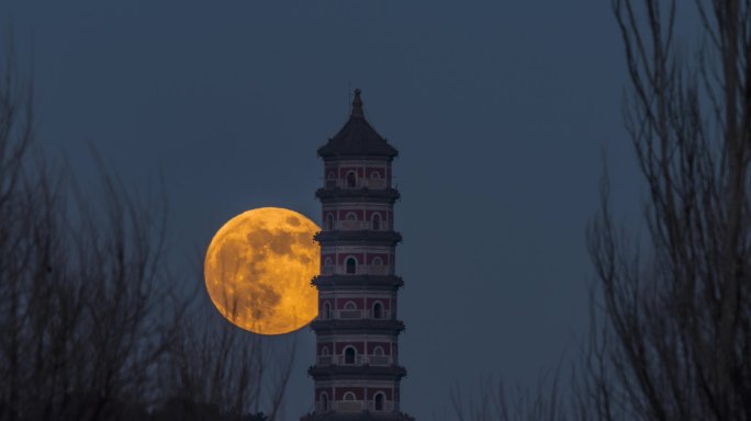 北京玉泉山玉泉塔古塔超级月亮悬月延时摄影