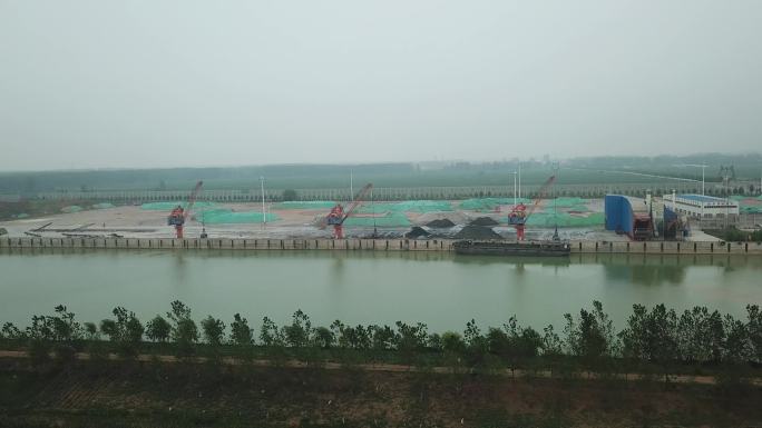 京杭大运河来往货船码头航拍