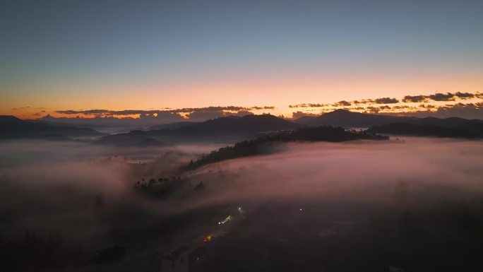 航拍云雾中的茶山