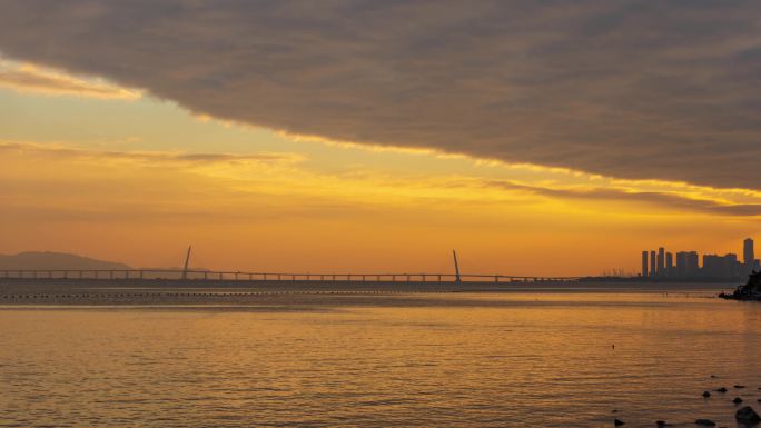 晚霞中的深圳湾大桥