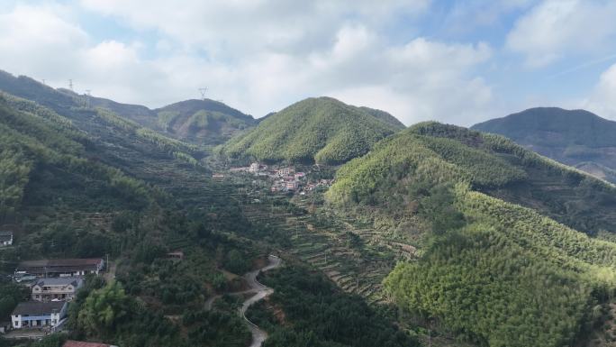 航拍浙江诸暨山区竹山竹海农村村落山路弯弯