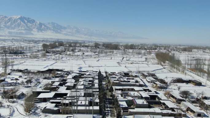 西北甘肃河西农村雪景