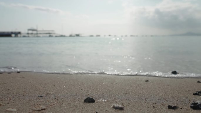 海浪冲撞海滩海风海潮潮水涨潮退潮