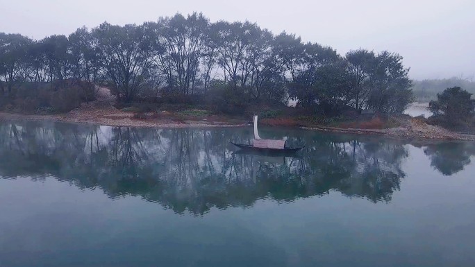 原创江南水乡渔船撒网视频