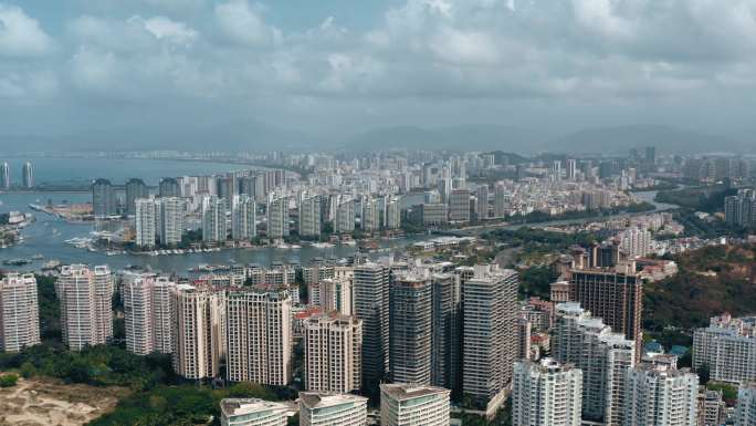 无人机鸟瞰中国海南三亚市。