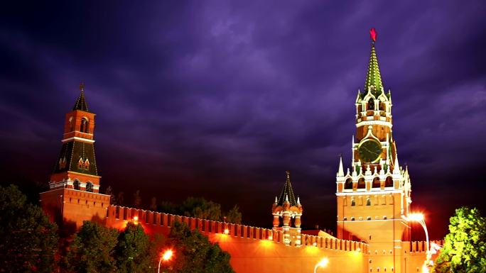 愤怒的俄罗斯象征圣诞节日路灯灯光光芒夜景