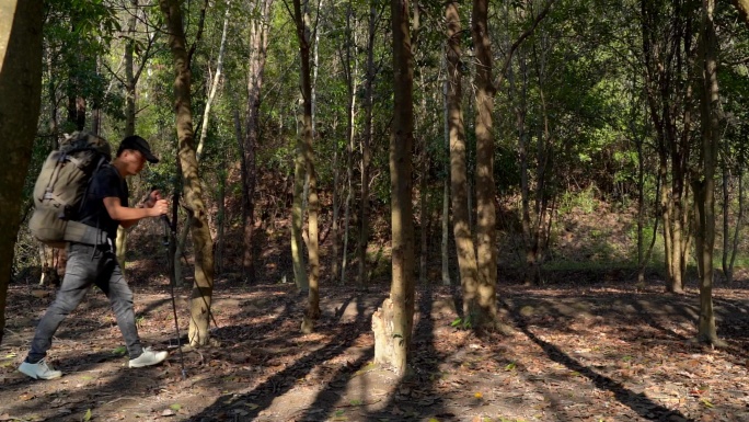 徒步 登山 露营 探险 丛林 瀑布 背包