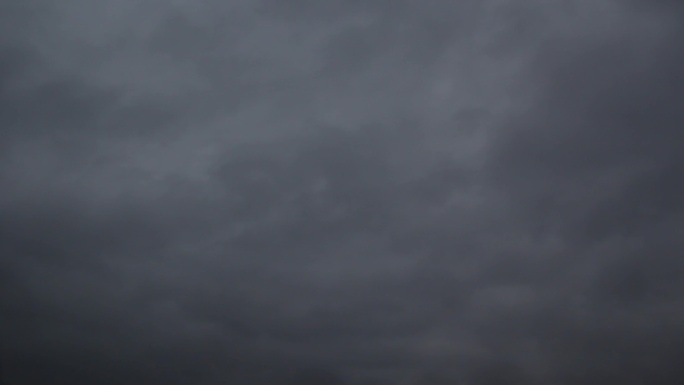 阴云密布乌云阴天天气灰色云团恶劣天气