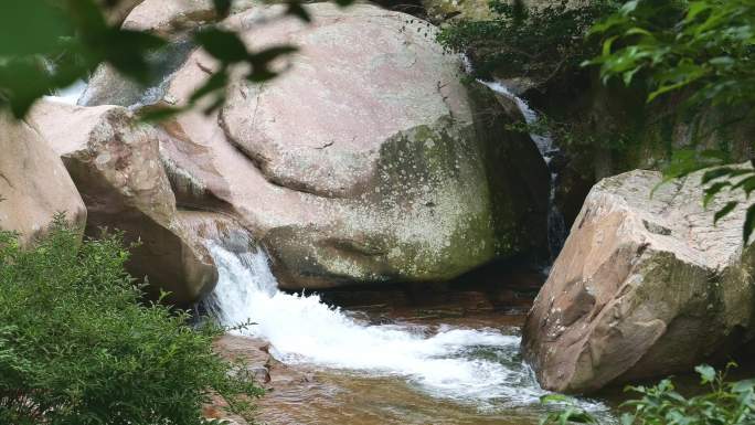 森林大自然小溪青岛崂山北九水