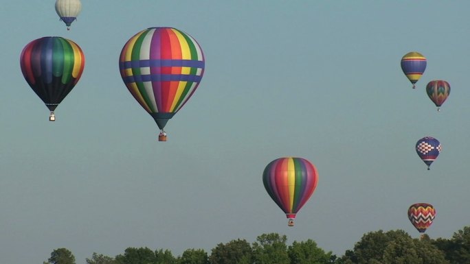 彩色热气球热气球起飞飞翔飞行航行城市上空