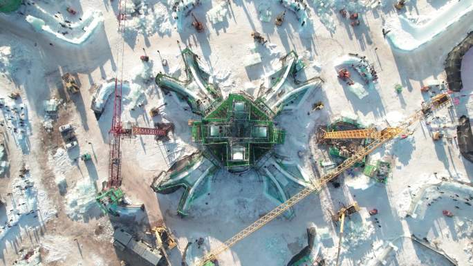 建设中的哈尔滨冰雪大世界